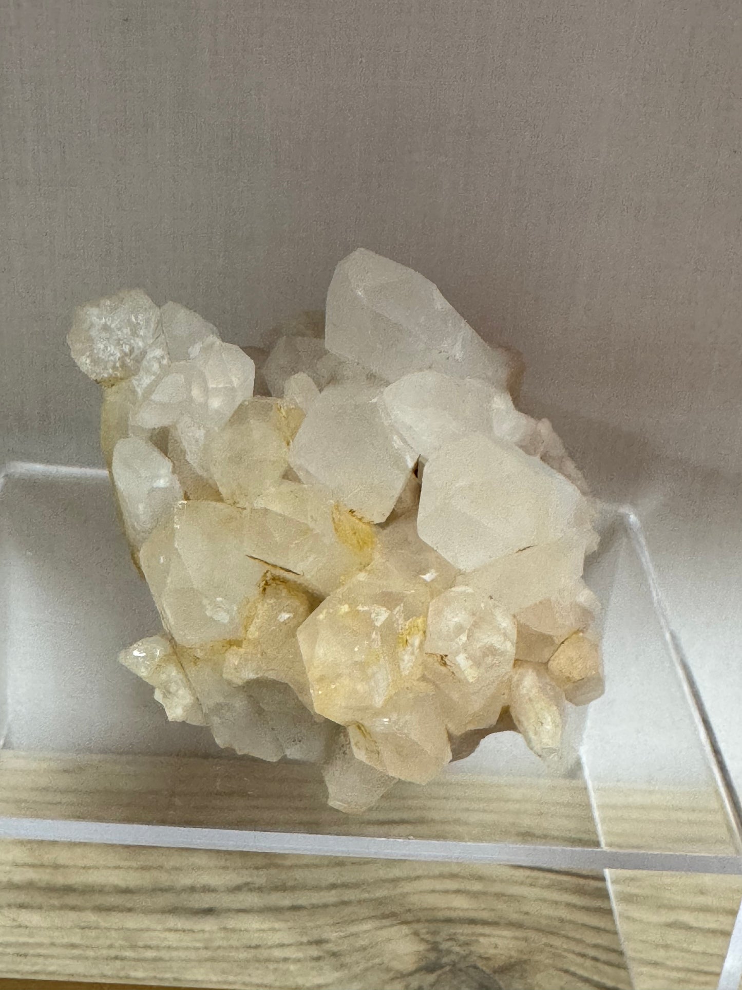 Quartz cluster