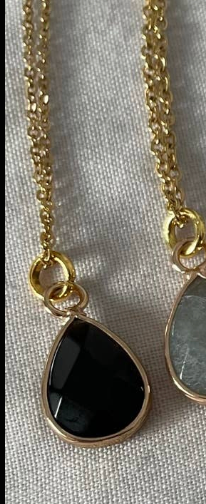 Drop Pendant Necklace: Black onyx
