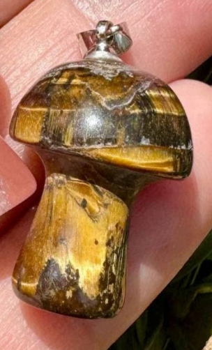 Crystal mushroom pendant- 2cm
