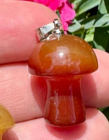 Crystal mushroom pendant- 2cm