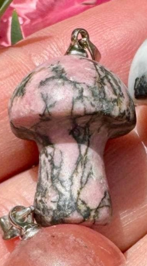 Crystal mushroom pendant- 2cm